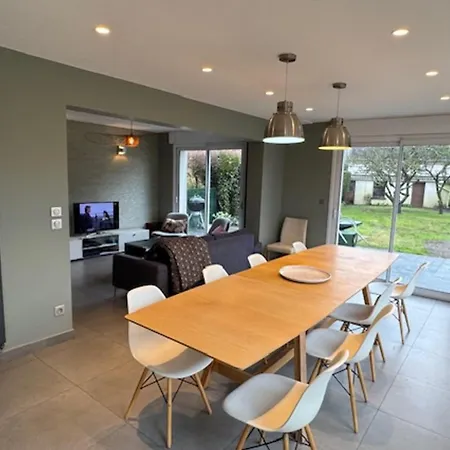 Large House With Terrace And Garden In
